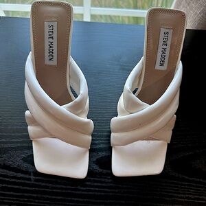 Steve Madden LYRIC white crossover heel